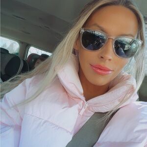 Meet your Posher, Priscilla